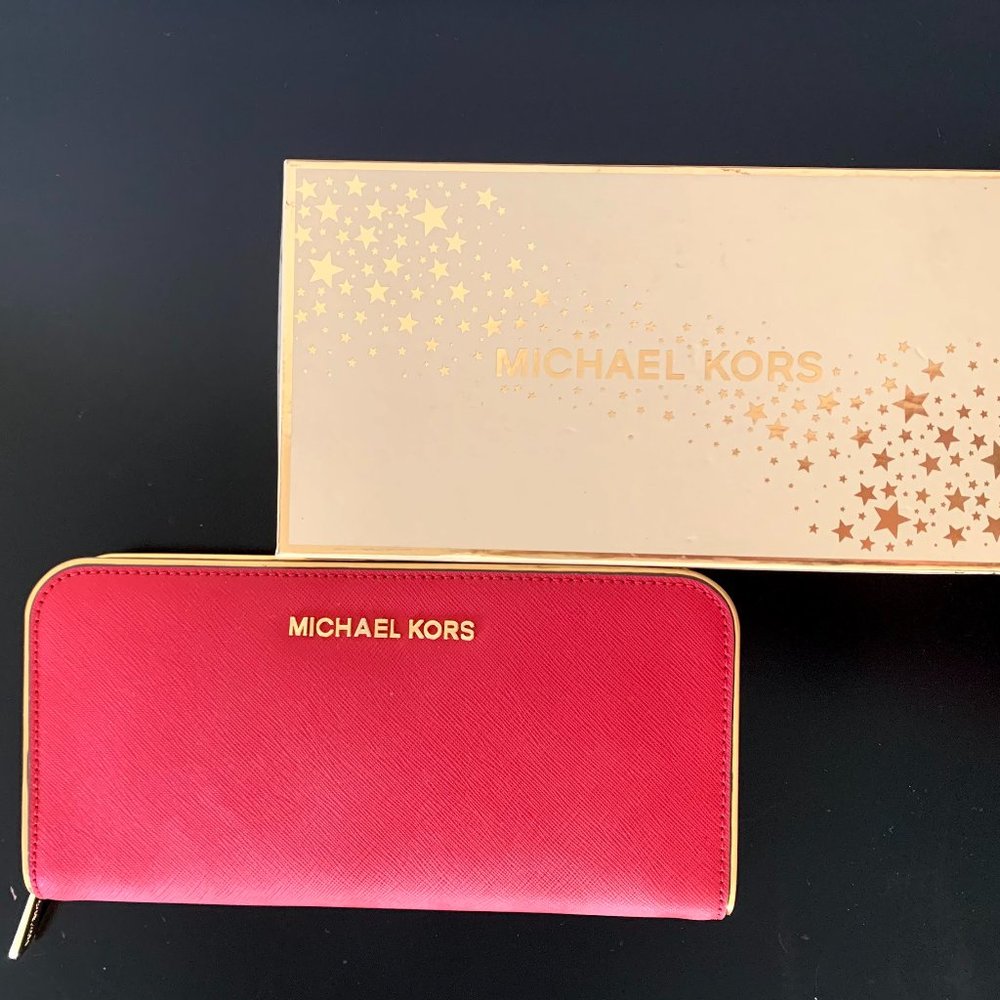BRAND NEW: Michael Kors Signature Wallet